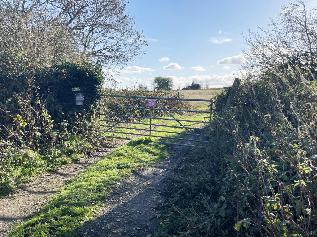 Lot: 92 - 2.87 ACRES OF GRAZING LAND -